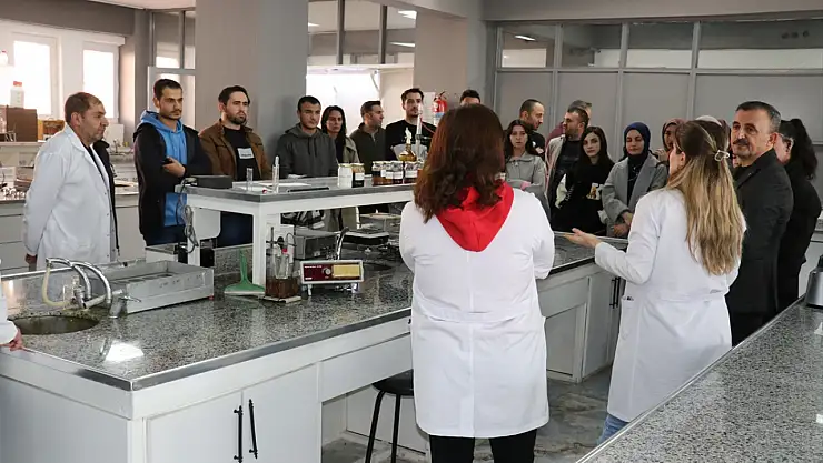 Ağrı'da Coğrafya öğrencileri şeker üretimini yerinde gözlemledi