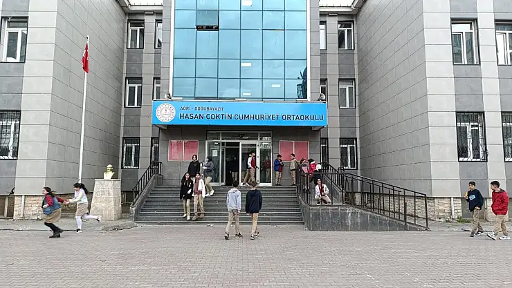 Ağrı'da ders zili yeniden çaldı, binlerce öğrenci okullarına döndü