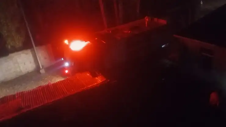 Ağrı'da dumanlar geceyi sardı, yangın endişe yarattı