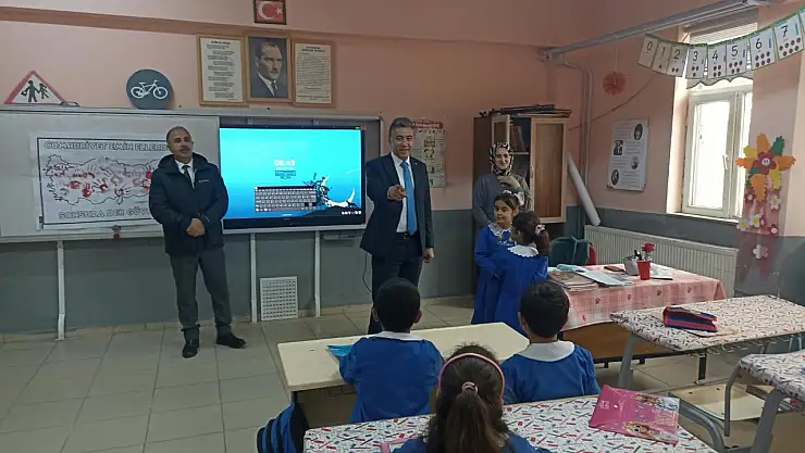 Ağrı'da eğitim seferberliği köy okullarında sürüyor