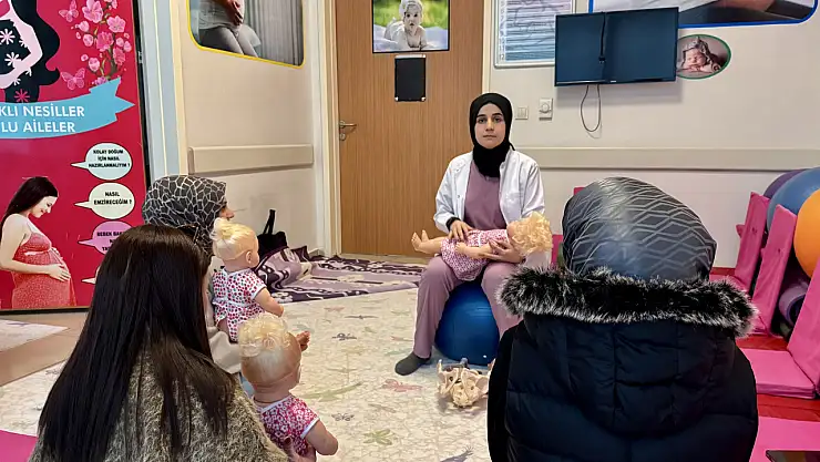 Ağrı'da Gebe Okulu ile bilinçli annelik destekleniyor