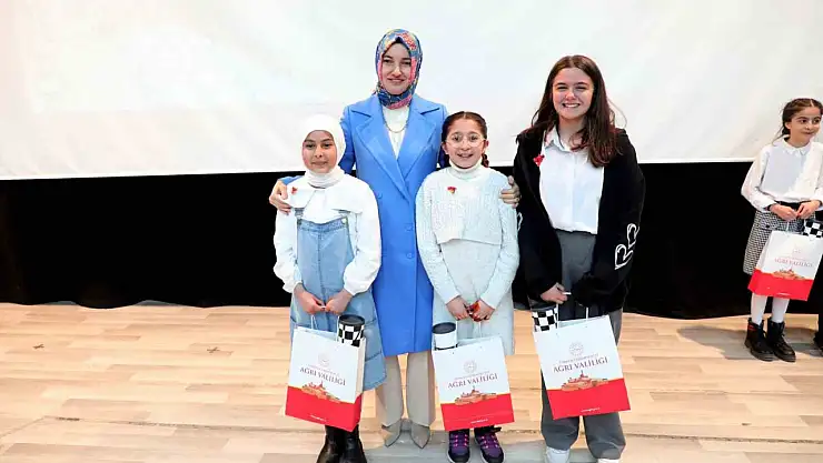 Ağrı'da genç yüreklerden peygamber sevgisiyle dolu hitabet