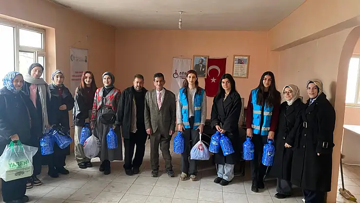 Ağrı'da gençler mavi kapak kampanyasıyla farkındalık oluşturdu