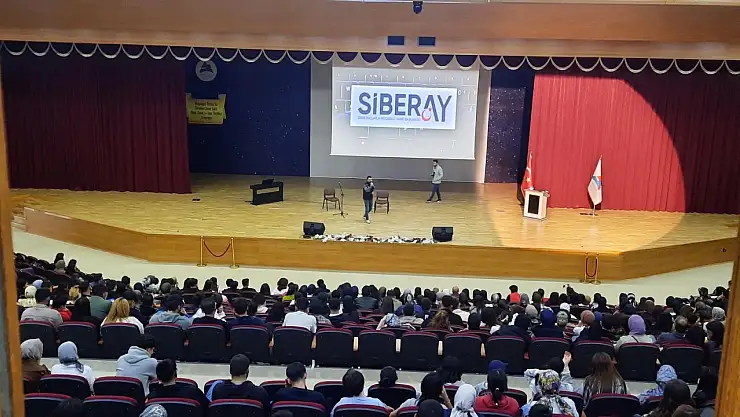 Ağrı'da gençlere siber zorbalık ve teknoloji bağımlılığı uyarısı