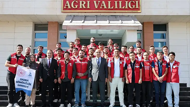 Ağrı'da gönüllü gençlerden Vali Koç'a ziyaret