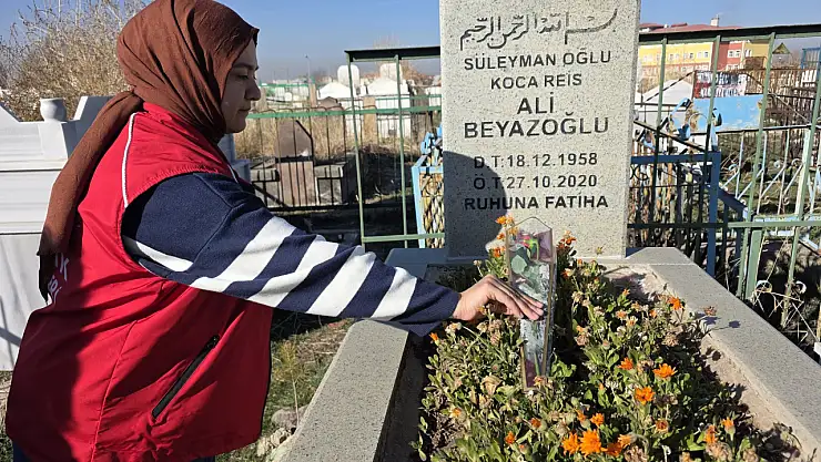 Ağrı'da gönüllülerden ebediyete intikal eden öğretmenlere anlamlı ziyaret
