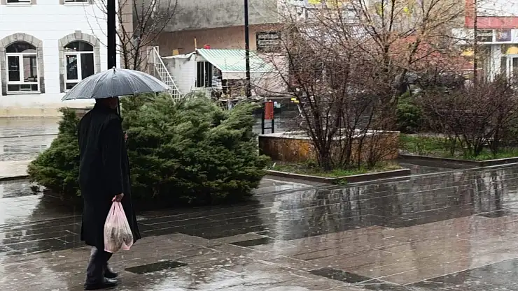Ağrı'da güneşin ardından yağmur geri döndü