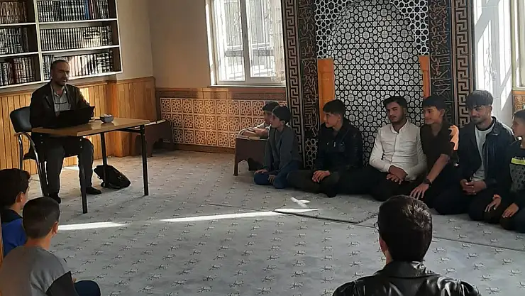 Ağrı'da hafızlara peygamber ahlakı semineri verildi