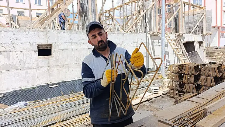 Ağrı'da inşaat sezonu açıldı ustalar ve işçiler yoğun mesaiye başladı