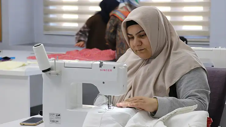 Ağrı'da kadınlar kış aylarında ADEM kurslarıyla meslek sahibi oluyor