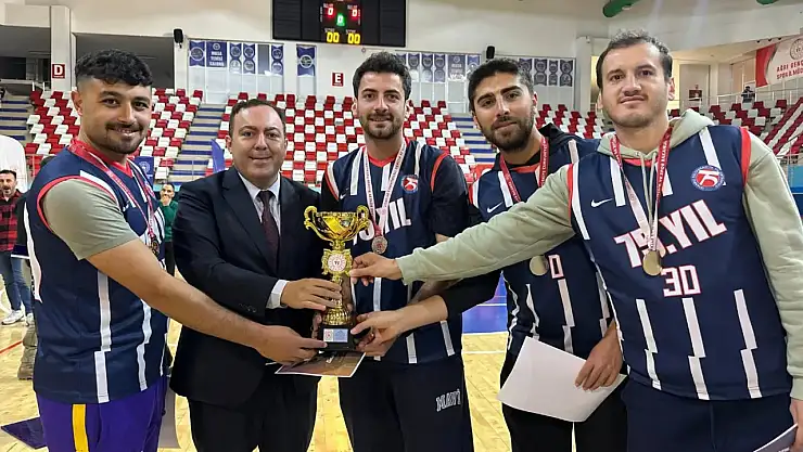 Ağrı'da kamu çalışanları sahaya indi: Dostluk kazandı!