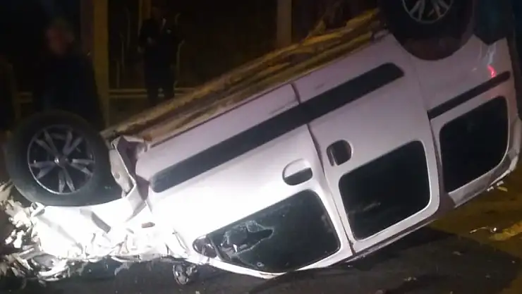 Ağrı'da Kamyonet Devrildi: 2 Yaralı