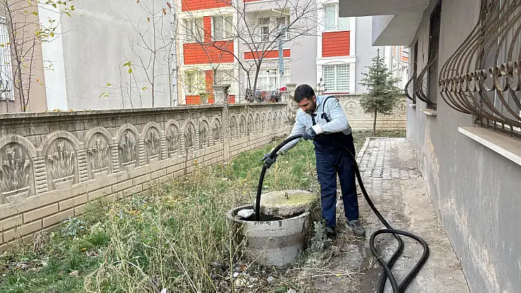 Ağrı'da kanal tıkanıklıkları çoğaldı ekipler sahada çalışıyor