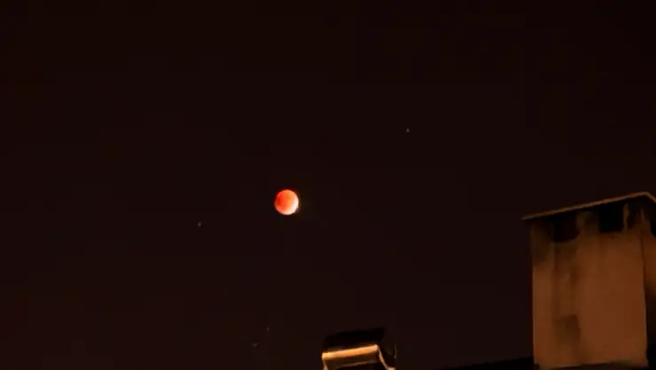 Ağrı'da 'Kanlı Ay' tutulması gökyüzünü renklendirdi