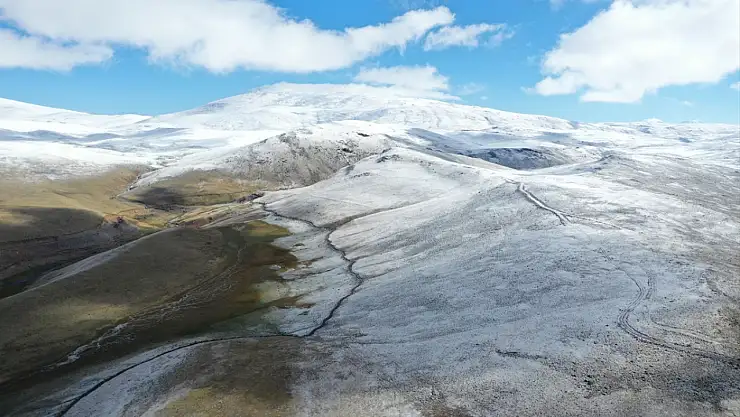 Ağrı'da kar ve sis görsel şölen sundu