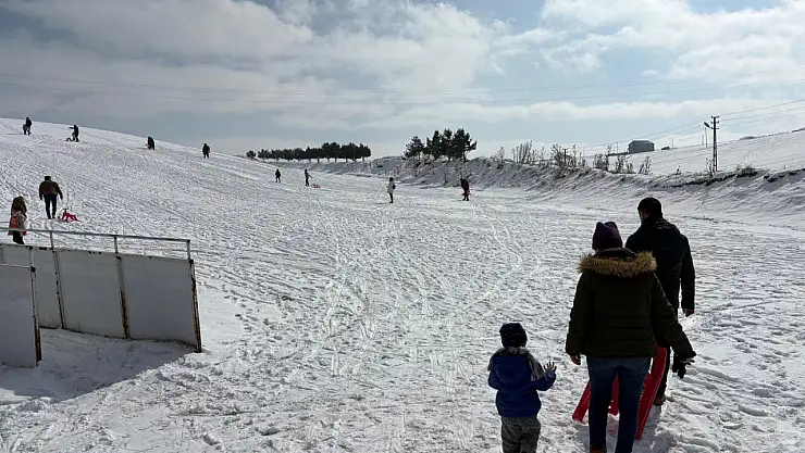Ağrı'da karın az yağışı kayakseverleri üzdü