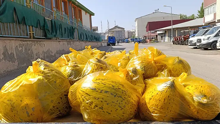 Ağrı'da kavun satışları poşet usulü yapılıyor