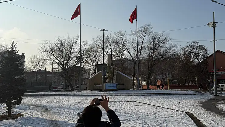 Ağrı'da kış manzarası güneşle renklendi