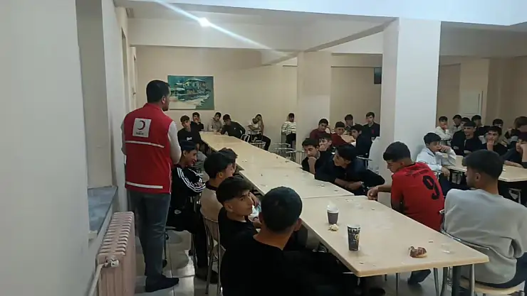 Ağrı'da Kızılay'dan gençlere önemli çağrı: 'Hazırlık hayat kurtarır!'