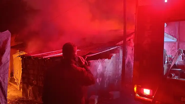 Ağrı'da korkutan akşam yangını kontrol altına alındı