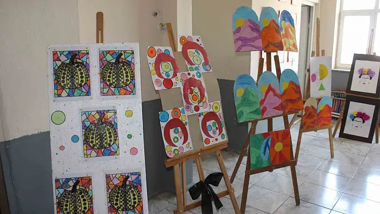 Ağrı'da köy okulunda fırçalar konuştu, notalar yankılandı