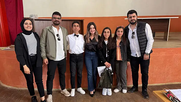 Ağrı'da köy okulundan büyük başarı:Boztopraklı öğrenciler münazarada fark yarattı