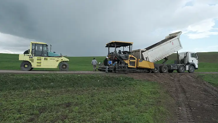 Ağrı'da köy yollarında çalışmalar başladı