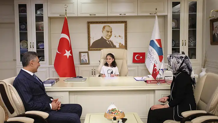 Ağrı'da minik yöneticiler rektörlük koltuğunda