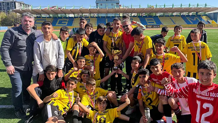 Ağrı'da Murat Kız YİBO şampiyon oldu, final maçları nefes kesti