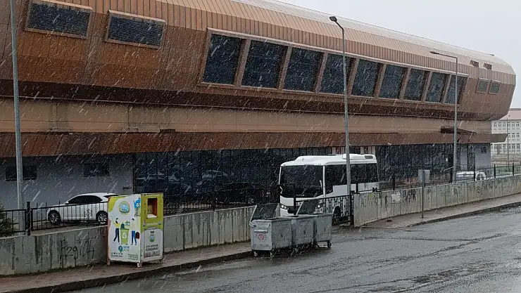 Ağrı'da Nisan ortasında kar sürprizi