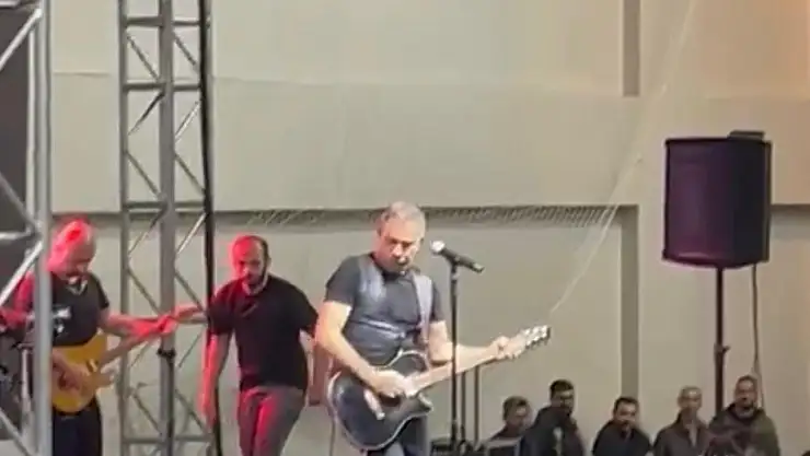 Ağrı'da öğrenciler Haluk Levent konserinde buluştu