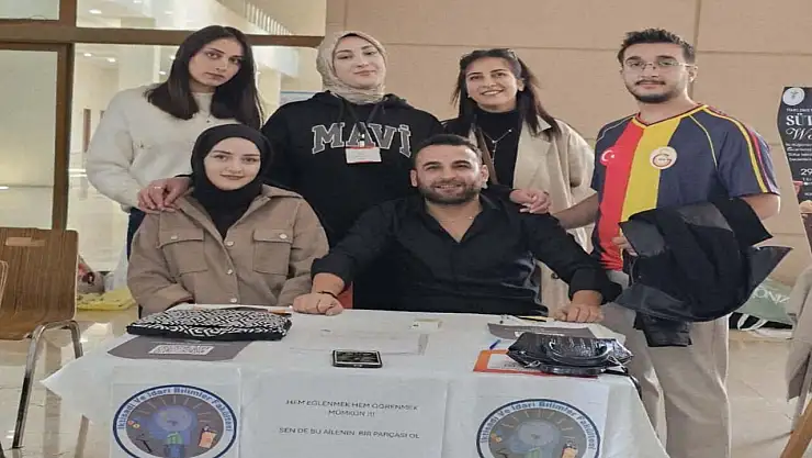 Ağrı'da öğrenciler kulüplerini tanıttı, kampüs şenlik havasına büründü