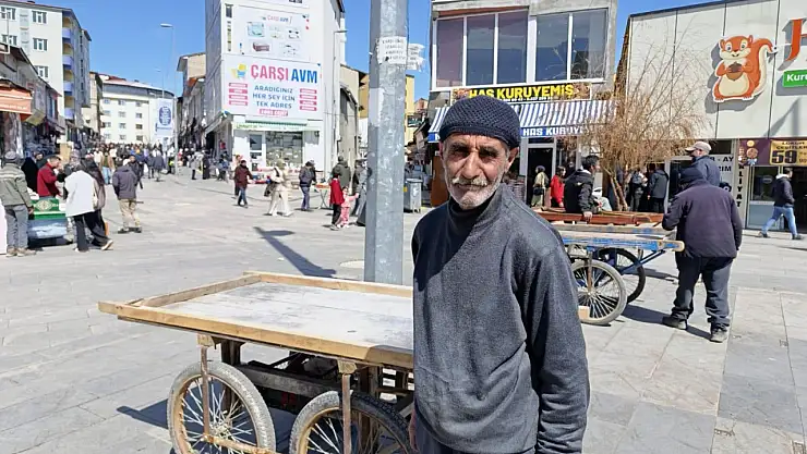 Ağrı'da ramazan ayı el arabacılarına yaradı