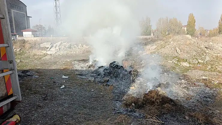 Ağrı'da sebebi bilinmeyen yangın, kısa sürede kontrol altına alındı