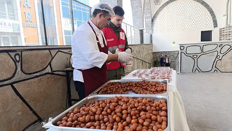 Ağrı'da şehit Cengiz Yiğit için yıldönümünde lokma ikramı yapıldı