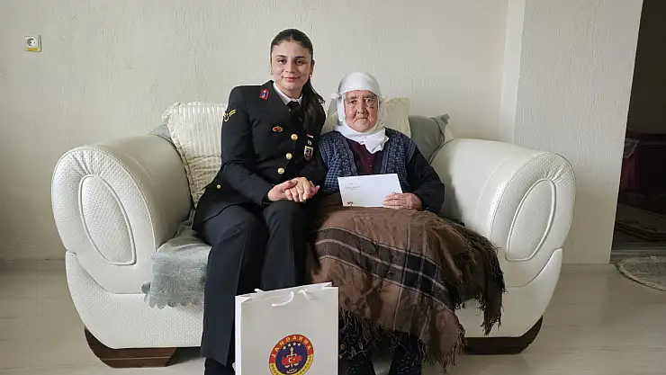 Ağrı'da şehit ve gazi ailelerine jandarmadan bayram ziyareti