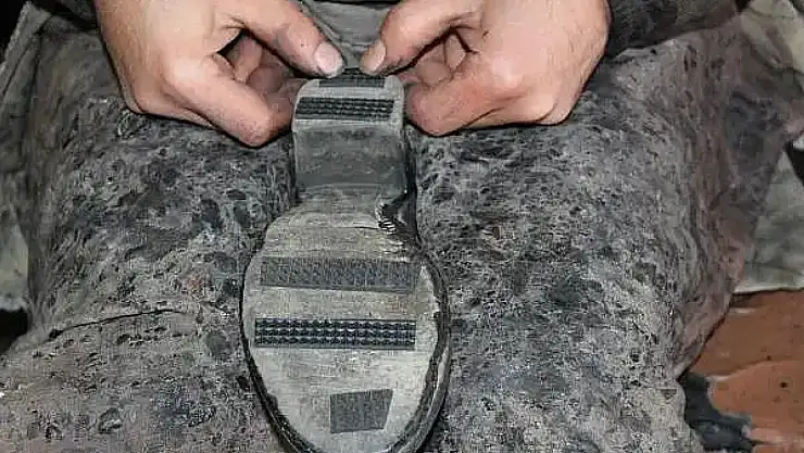 Ağrı'da soğuk hava ayakkabı tamircilerinde hareketliliği artırdı