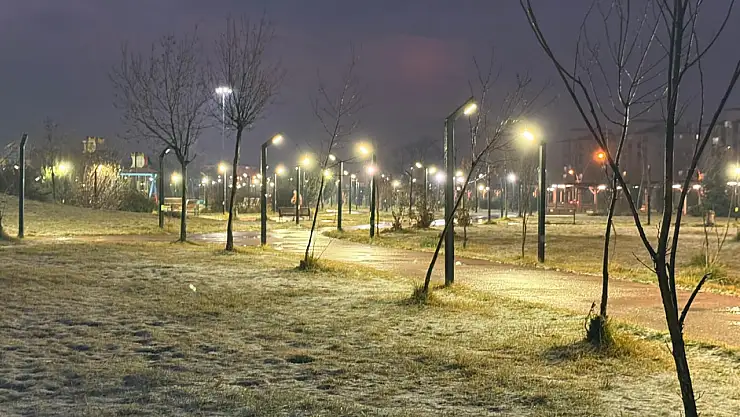 Ağrı'da soğuklar etkisini artırdı, açık alanlarda hareketlilik azaldı