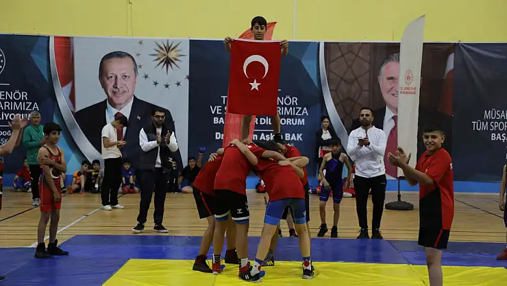 Ağrı'da sporun gönüllü kahramanları sahneye çıktı