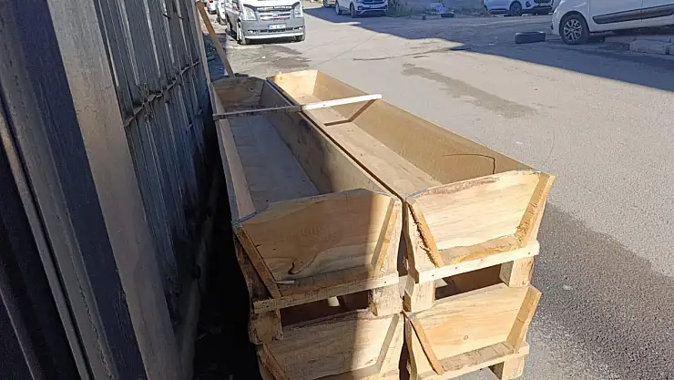 Ağrı'da tahta yemlik ve sulama sistemleri hayvancılardan ilgi görüyor