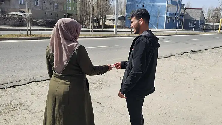 Ağrı'da Tıp Fakültesi öğrencilerinden bayram öncesi anlamlı dayanışma