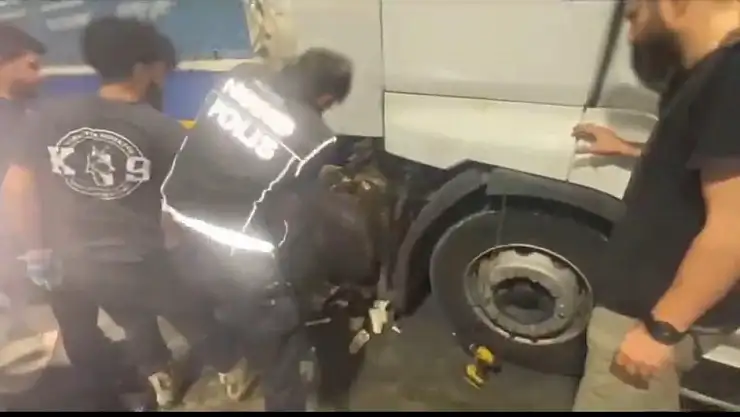 Ağrı'da tırın yakıt deposunda kilolarca uyuşturucu çıktı