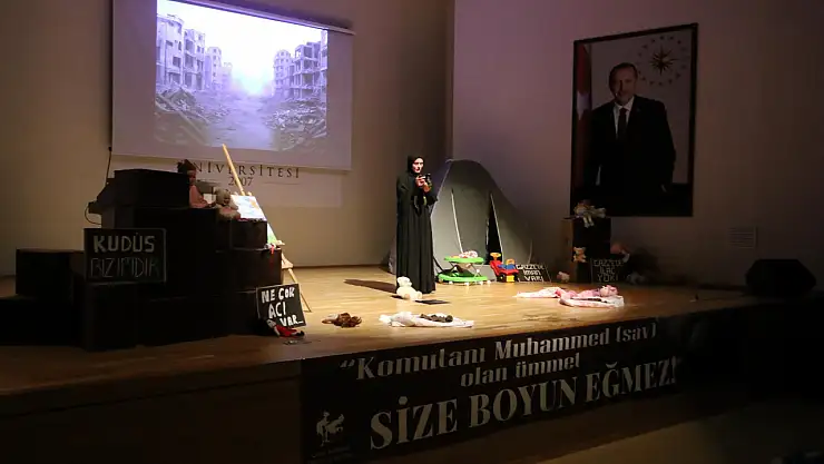 Ağrı'da üniversite öğrencileri Gazze dramına tiyatroyla dikkat çekti