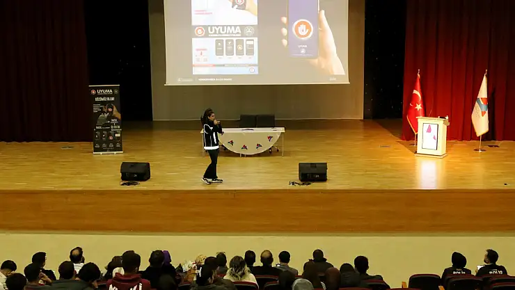 Ağrı'da üniversite öğrencilerine bağımlılıkla mücadele semineri verildi