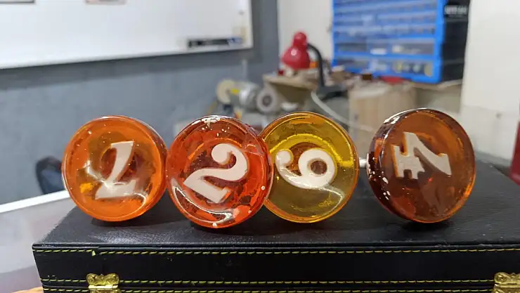 Ağrı'da unutulmuş kapı kolları tesbih ustasının elinde yeniden hayat buluyor