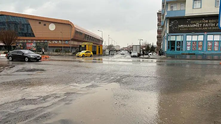 Ağrı'da yağışlı hava etkisini gösterdi