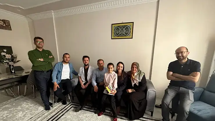 Ağrı'da yaşayan nadir kan hastası olan çocuk hasta evinde ziyaret edildi
