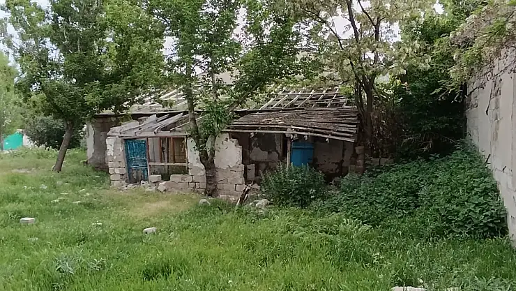 Ağrı'da yıkık evler mahalleliyi tedirgin ediyor