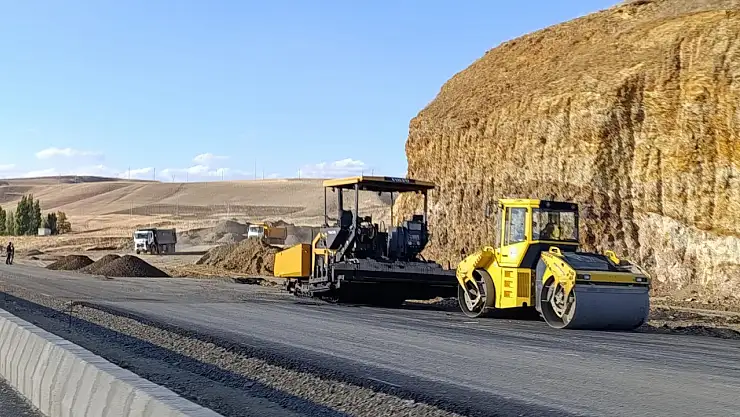 Ağrı'da yol mesaisi: Taşlıçay-Diyadin güzergâhı yenileniyor