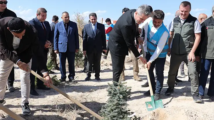 Ağrı'da yükümlüler geçmişin izlerini toprağa, umutlarını geleceğe bıraktılar